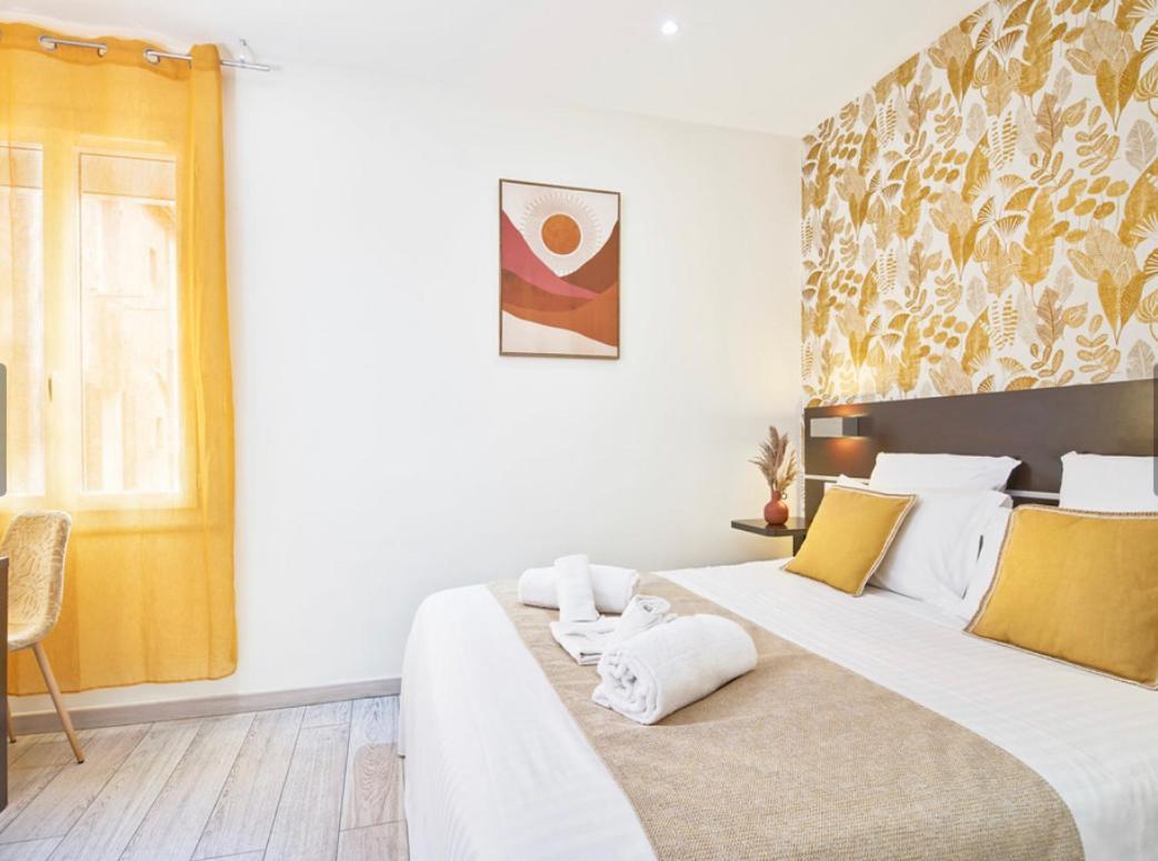 Hotel Du Vieux Port Saint-Raphaël Buitenkant foto