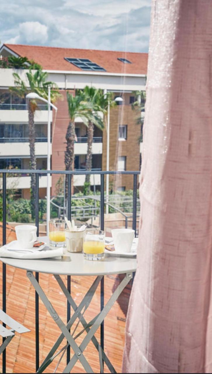 Hotel Du Vieux Port Saint-Raphaël Buitenkant foto