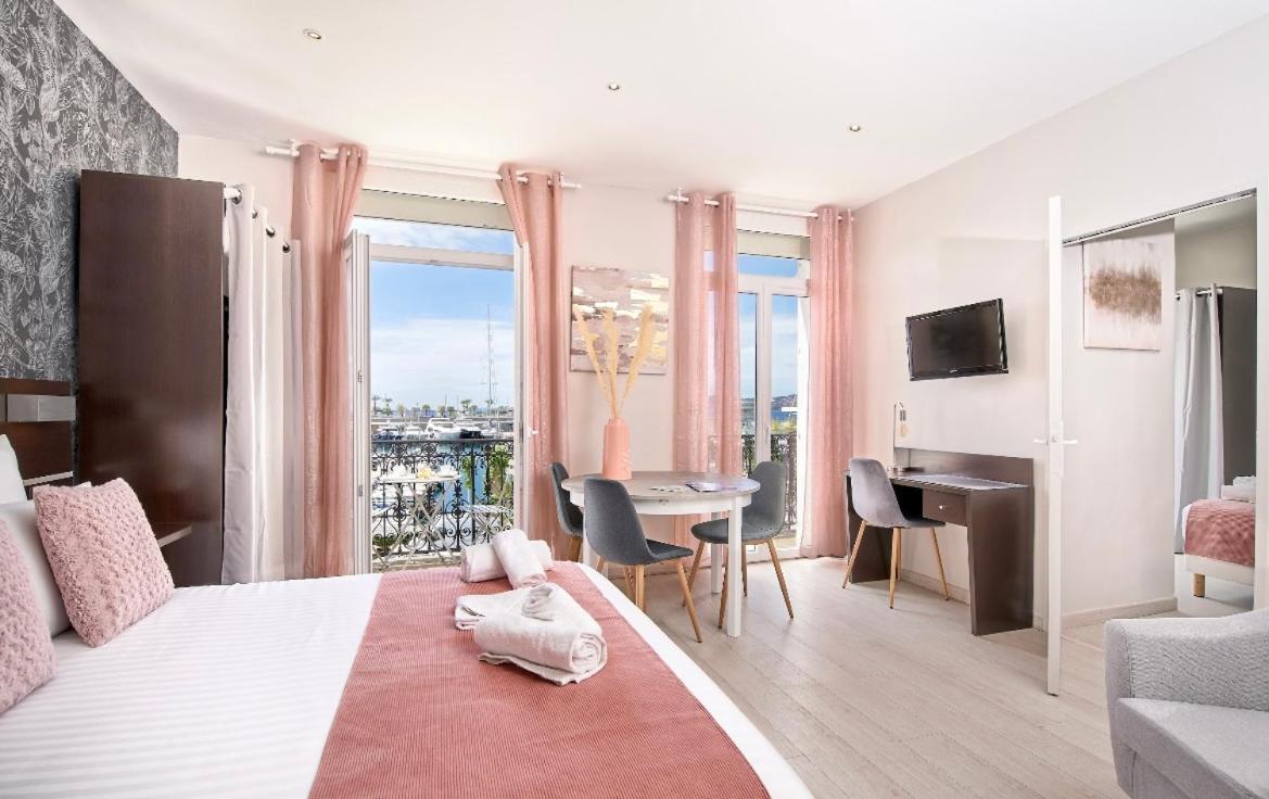Hotel Du Vieux Port Saint-Raphaël Buitenkant foto